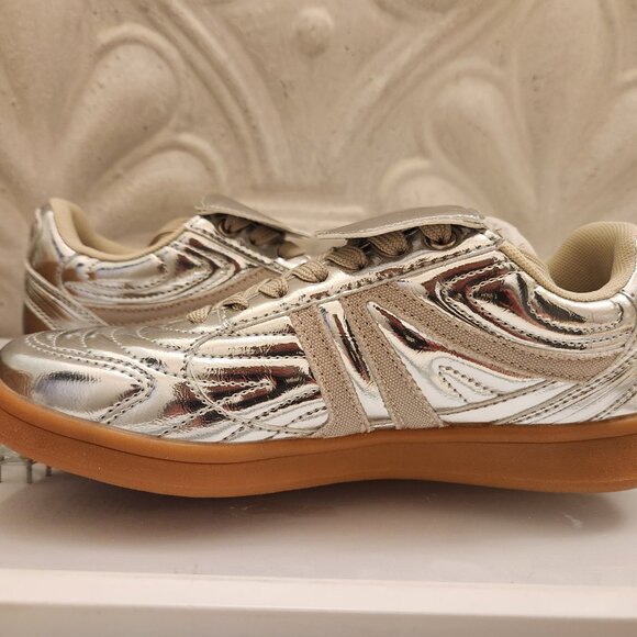 Steve Madden Silver " Madrid" Sneakers. NIB. Size 6.5 - Picture 6 of 10